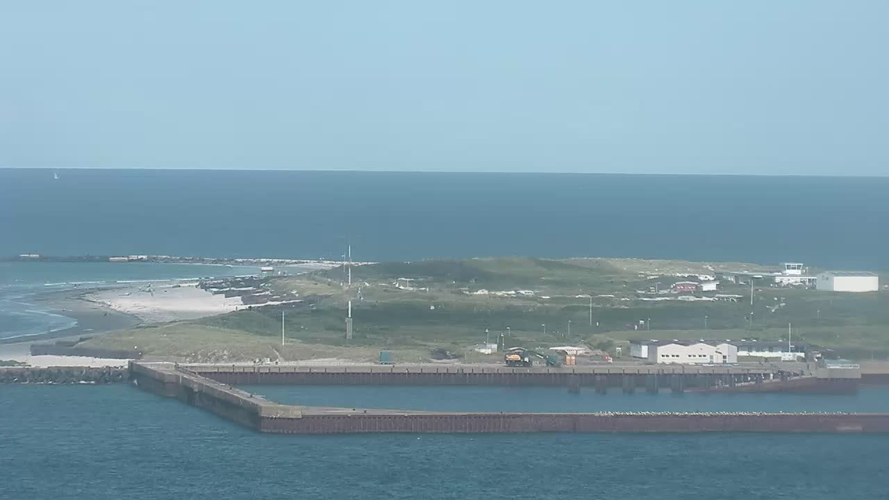 Archived image Webcam Helgoland: View of the loading bridge