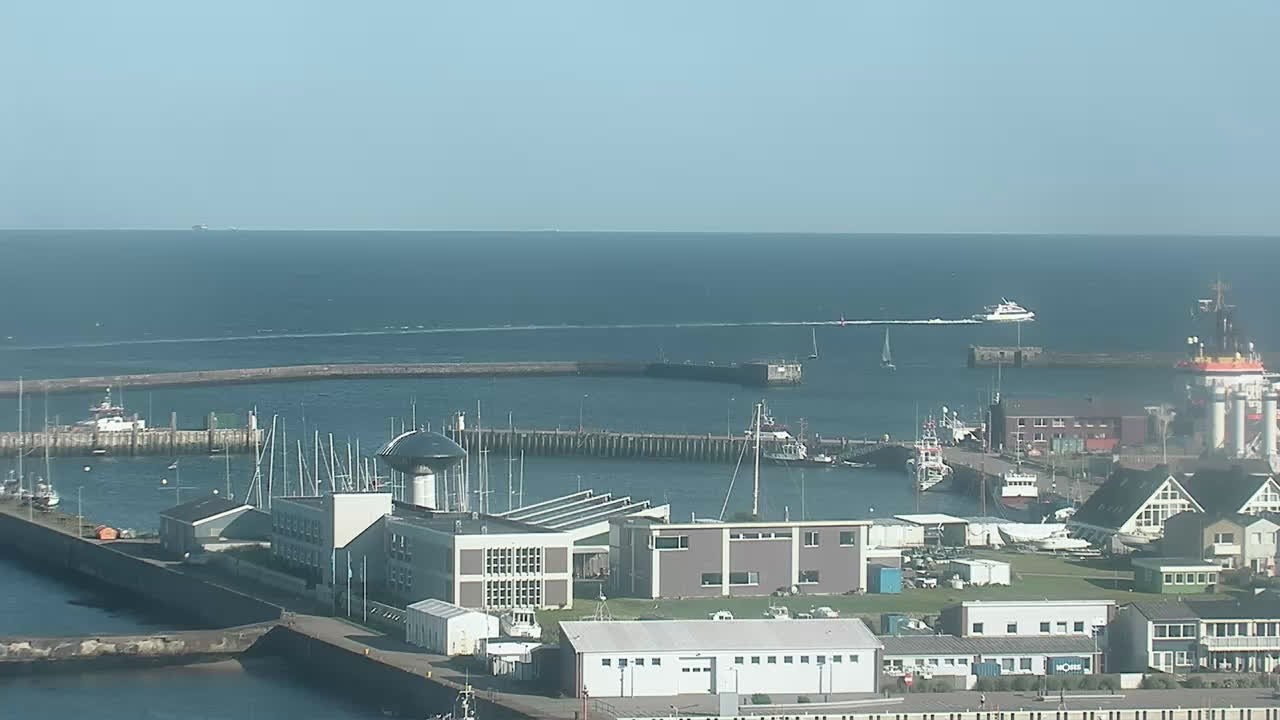 Archived image Webcam Helgoland: View of the loading bridge