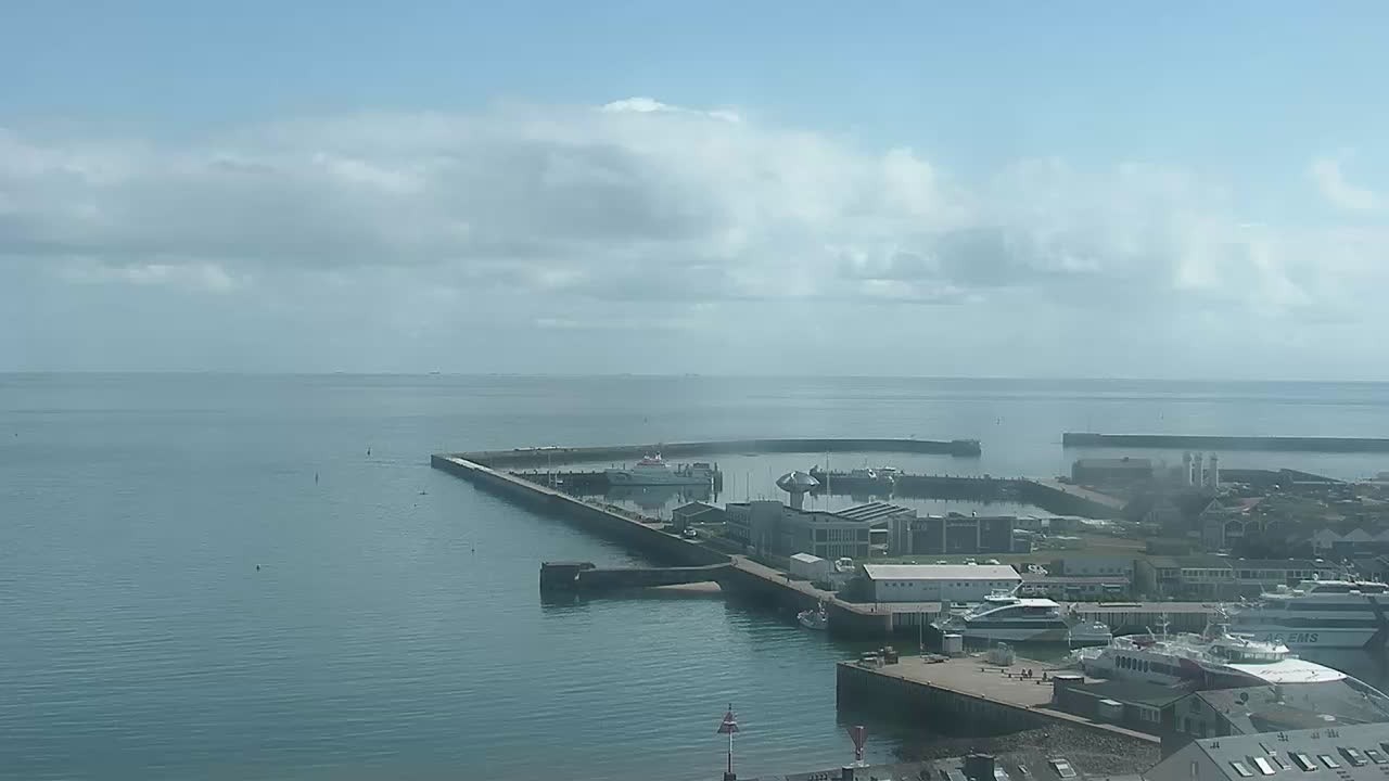 Archiv Foto Webcam Helgoland: Blick auf die Ladungsbrücke