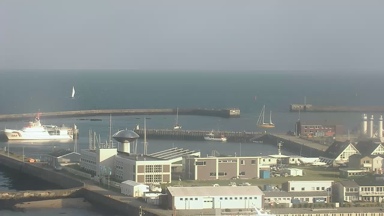 Archiv Foto Webcam Helgoland: Blick auf die Ladungsbrücke