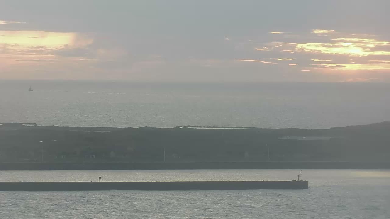 Archiv Foto Webcam Helgoland: Blick auf die Ladungsbrücke