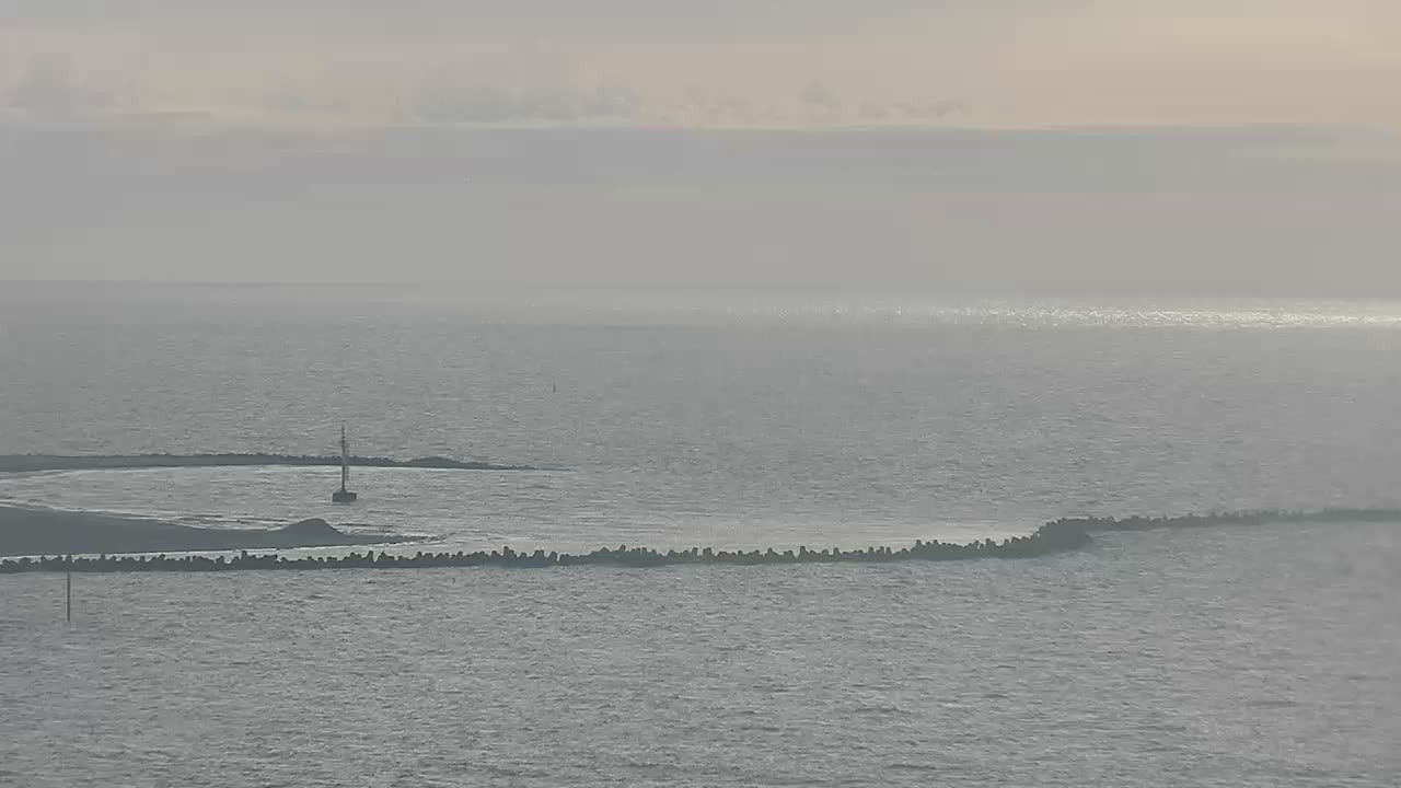 Archiv Foto Webcam Helgoland: Blick auf die Ladungsbrücke