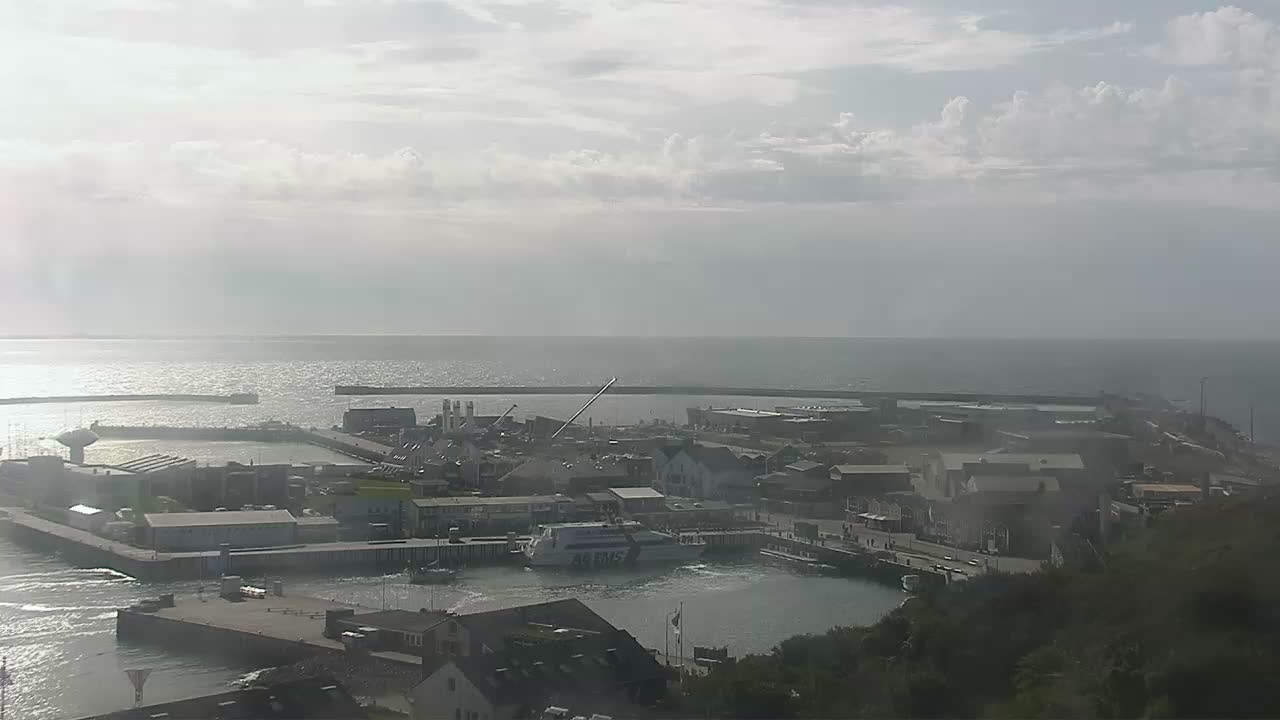 Archiv Foto Webcam Helgoland: Blick auf die Ladungsbrücke