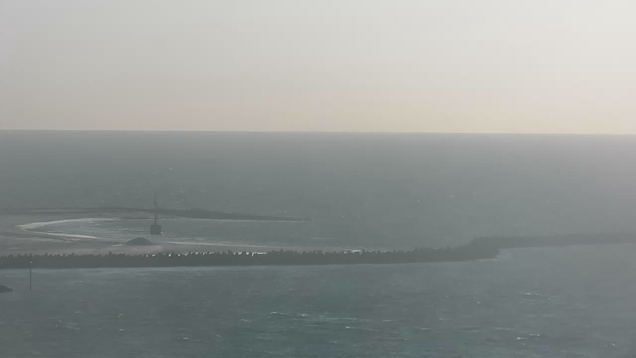 Archiv Foto Webcam Helgoland: Blick auf die Ladungsbrücke