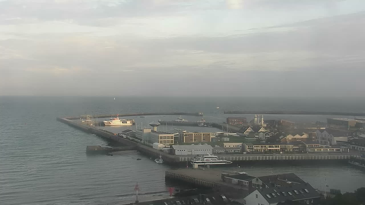 Archiv Foto Webcam Helgoland: Blick auf die Ladungsbrücke