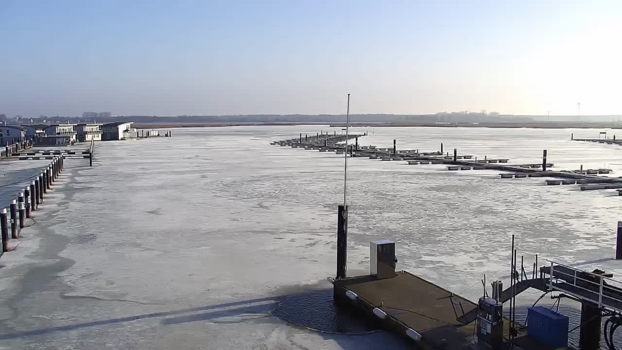 Archived image Webcam Kröslin: At the yacht harbour