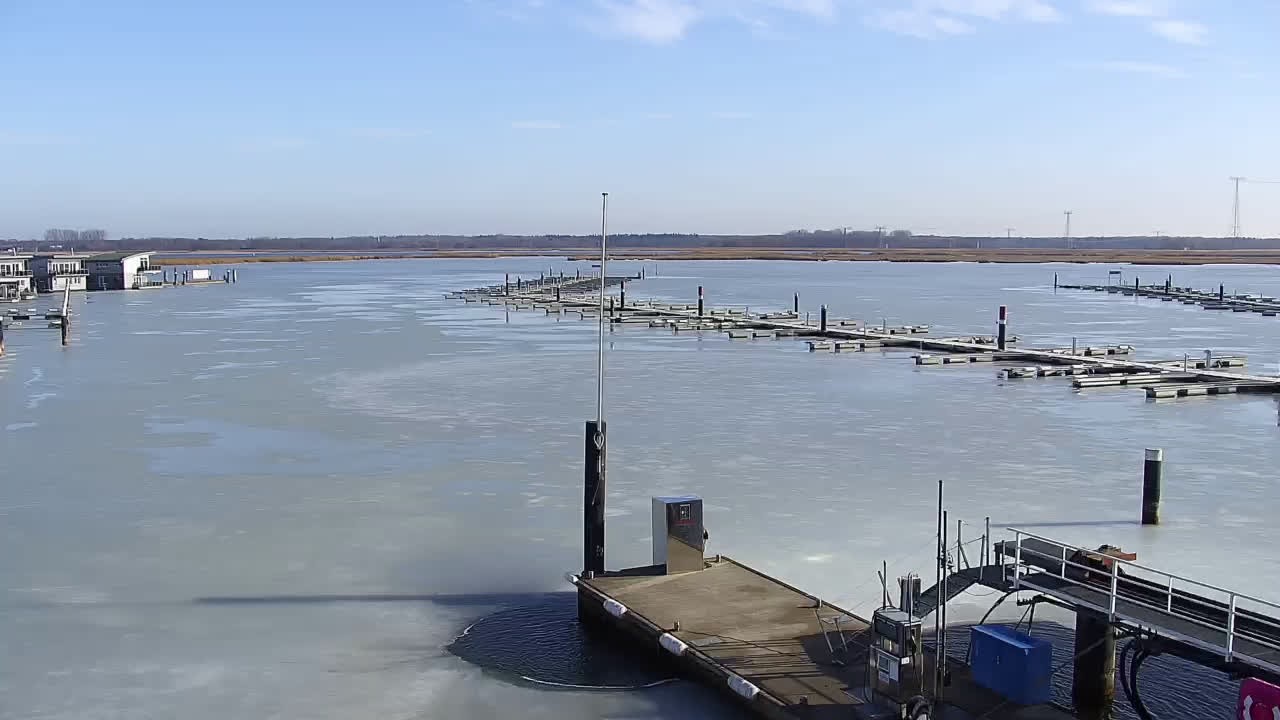 Archived image Webcam Kröslin: At the yacht harbour