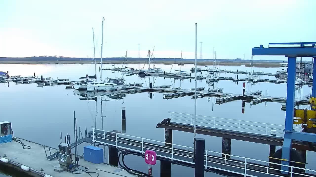 Archived image Webcam Kröslin: At the yacht harbour