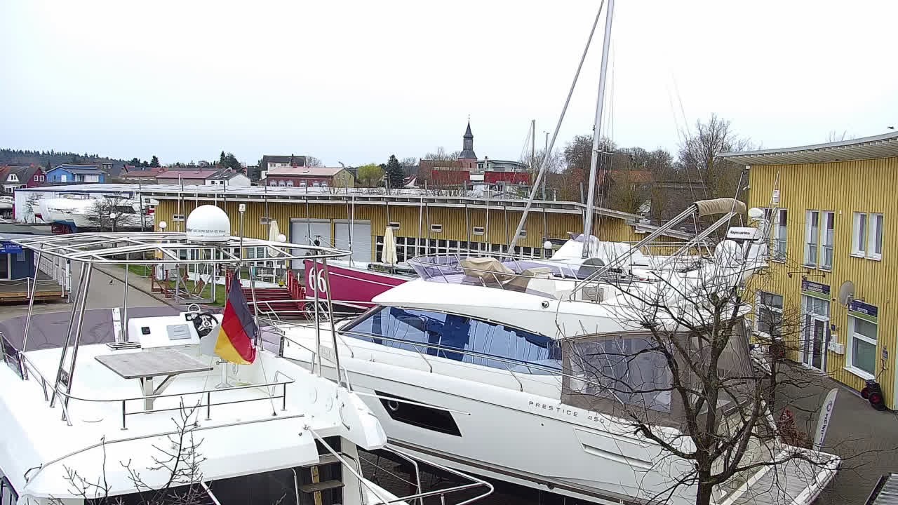 Archived image Webcam Kröslin: At the yacht harbour