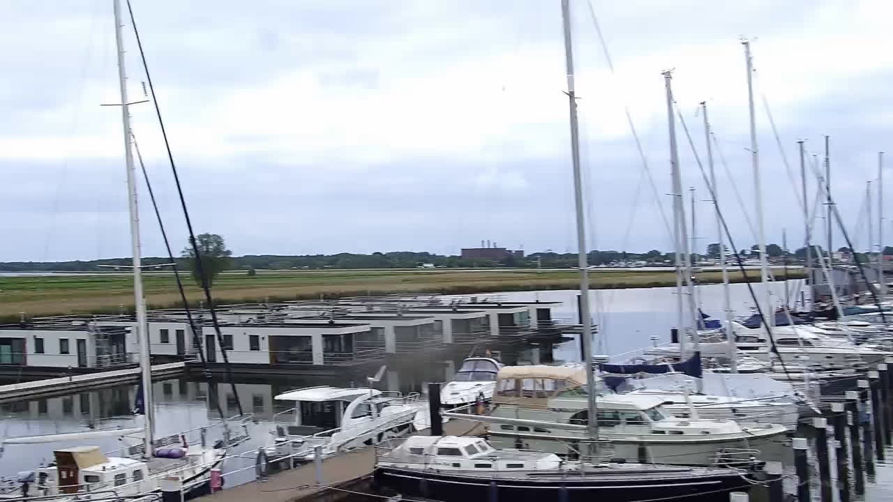 Archived image Webcam Kröslin: At the yacht harbour