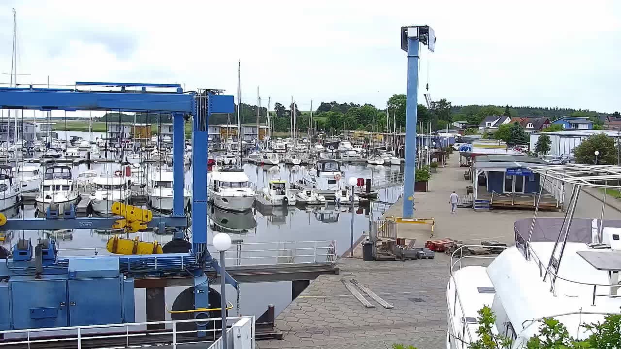 Archived image Webcam Kröslin: At the yacht harbour