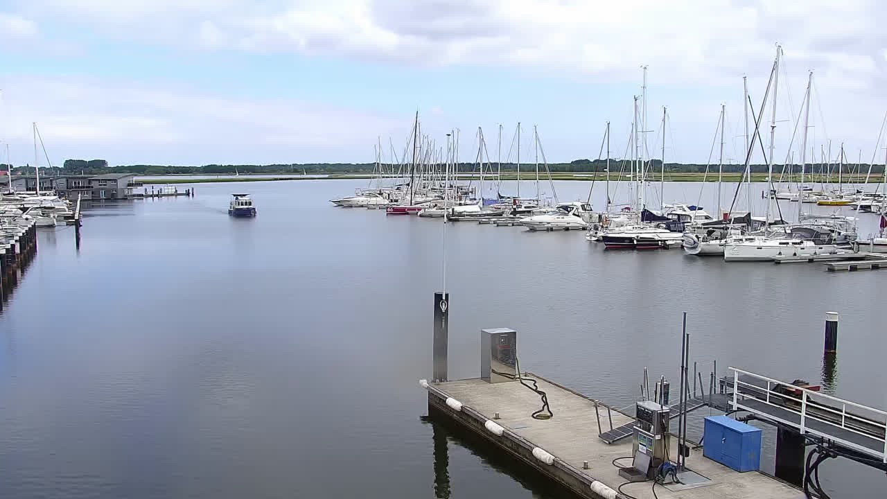 Archived image Webcam Kröslin: At the yacht harbour