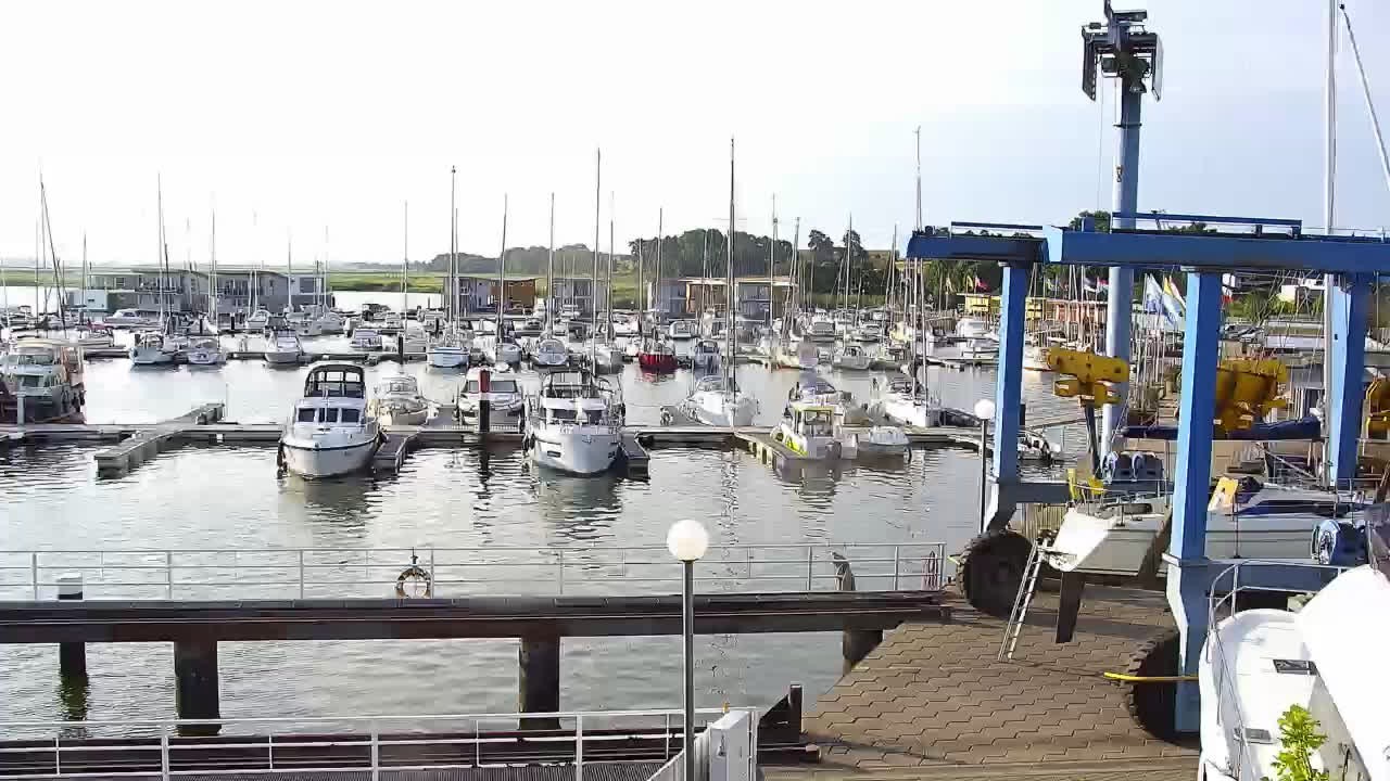 Archived image Webcam Kröslin: At the yacht harbour