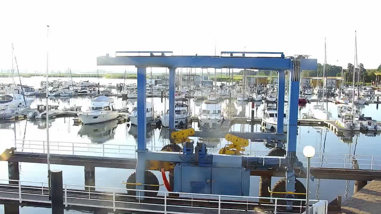 Archived image Webcam Kröslin: At the yacht harbour
