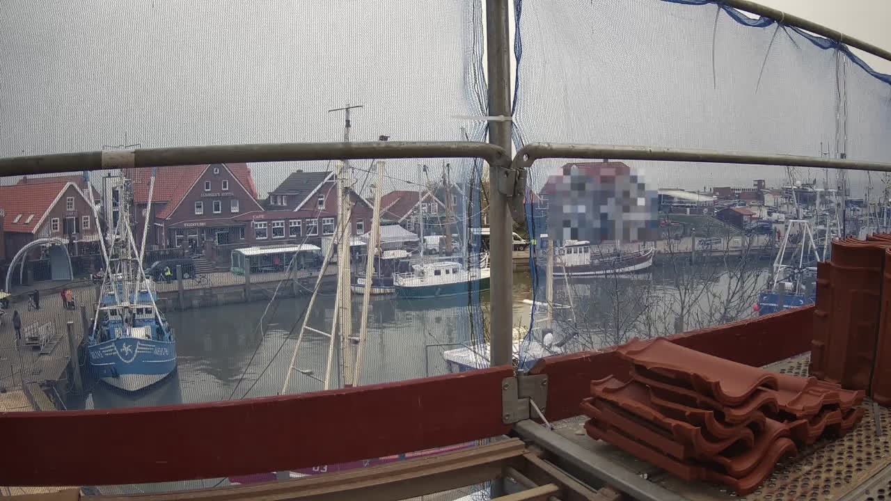Archived image Webcam Neuharlingersiel at the cutter harbour