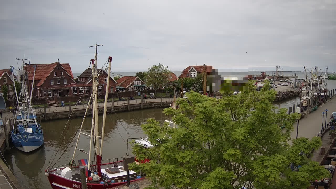 Archived image Webcam Neuharlingersiel at the cutter harbour