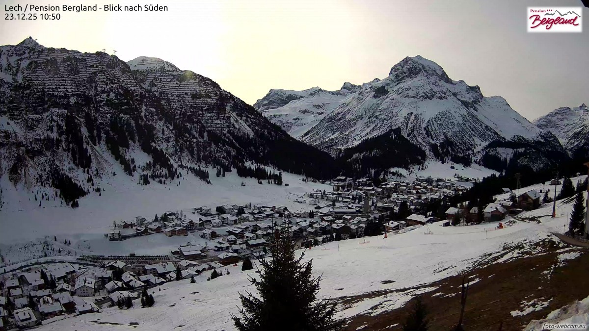 Archiv Foto Webcam Oberlech: Ausblick Pension Bergland