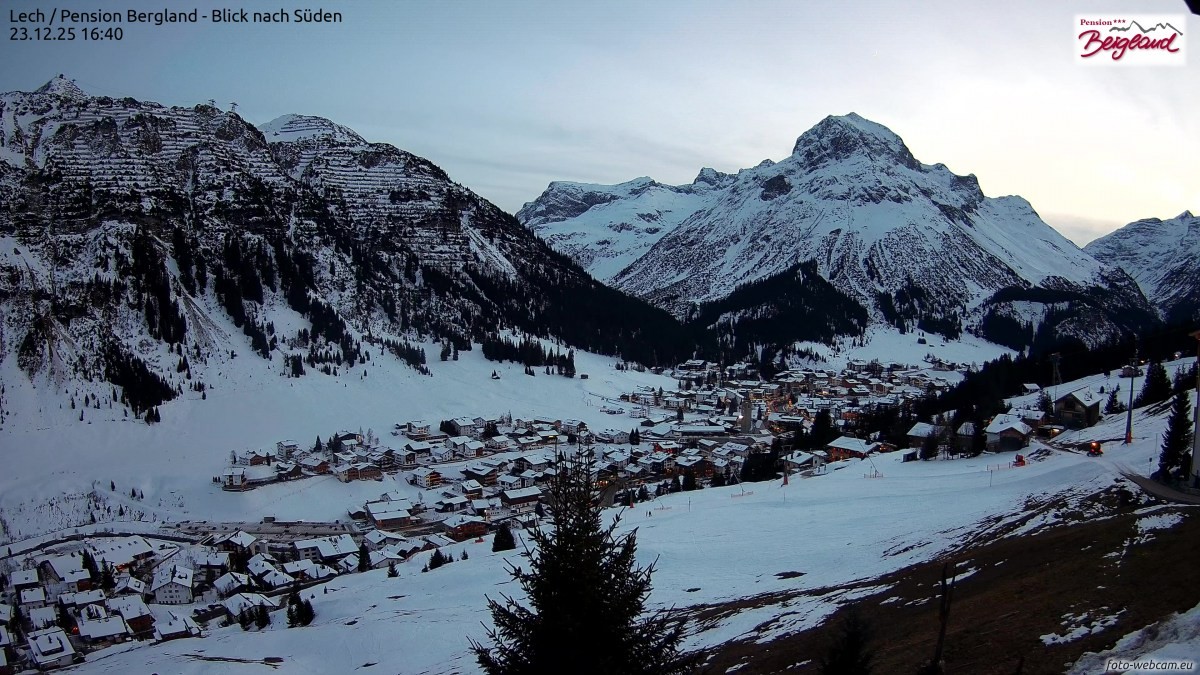 Archiv Foto Webcam Oberlech: Ausblick Pension Bergland