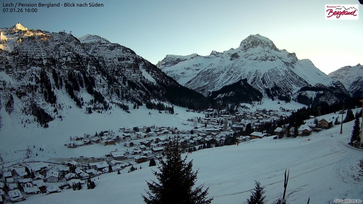 Archiv Foto Webcam Oberlech: Ausblick Pension Bergland