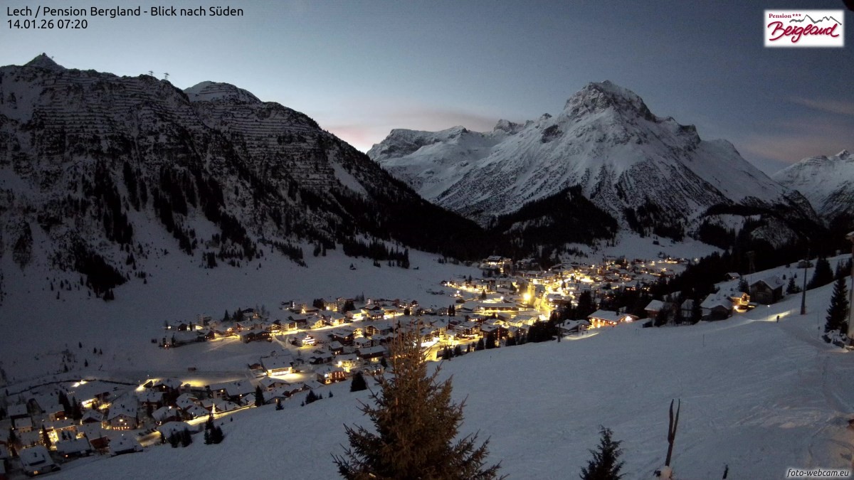 Archiv Foto Webcam Oberlech: Ausblick Pension Bergland