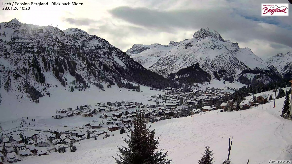 Archiv Foto Webcam Oberlech: Ausblick Pension Bergland