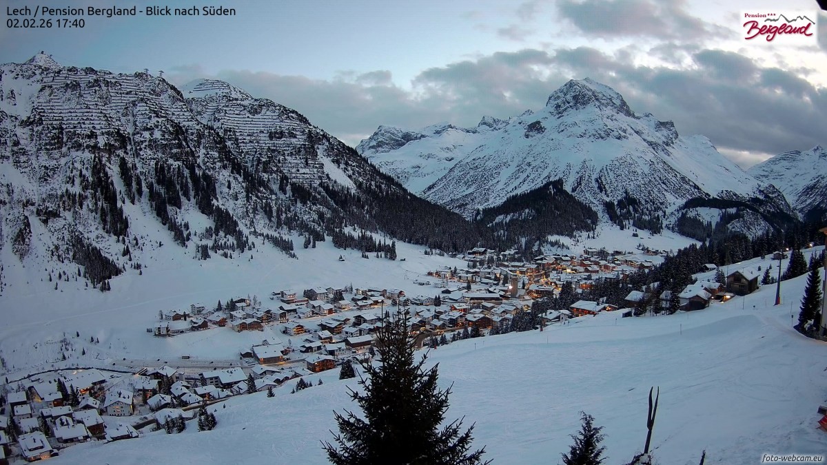 Archiv Foto Webcam Oberlech: Ausblick Pension Bergland