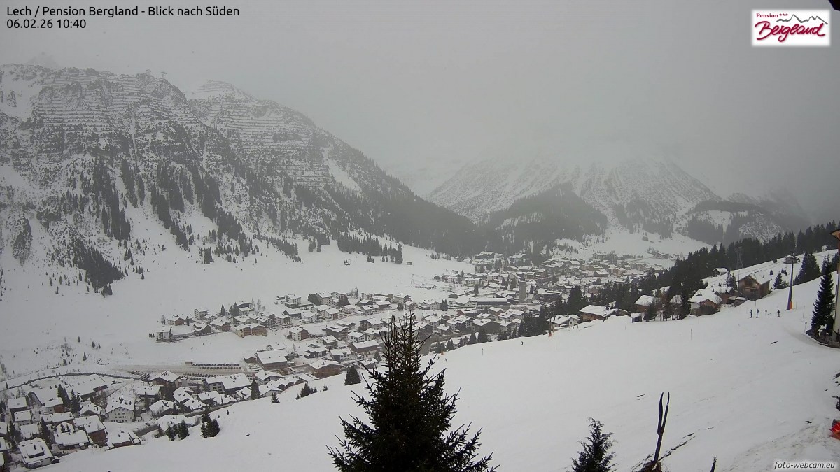 Archiv Foto Webcam Oberlech: Ausblick Pension Bergland