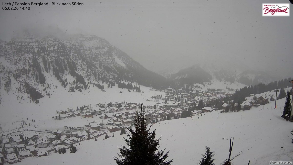 Archiv Foto Webcam Oberlech: Ausblick Pension Bergland