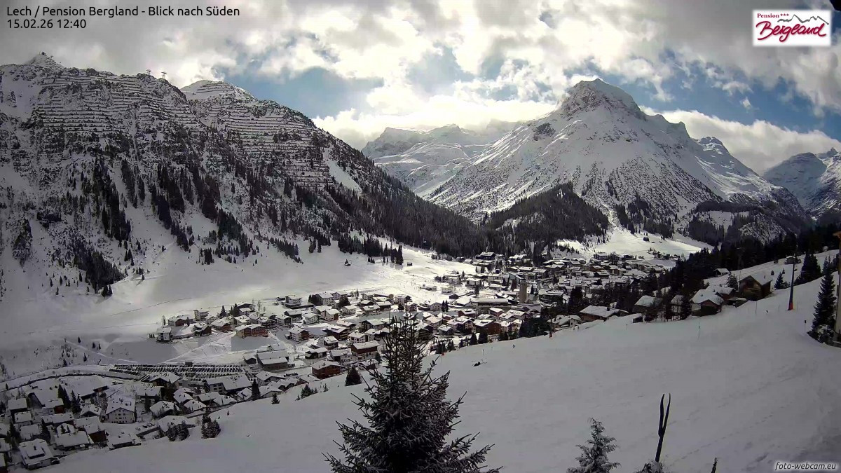 Archiv Foto Webcam Oberlech: Ausblick Pension Bergland