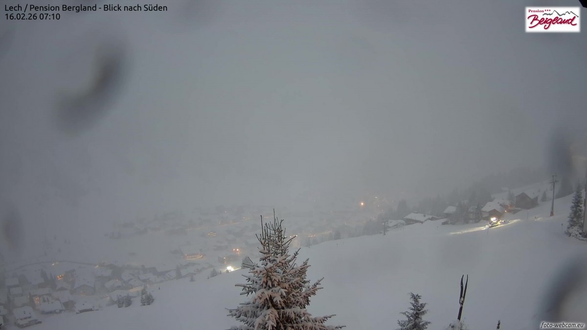 Archiv Foto Webcam Oberlech: Ausblick Pension Bergland