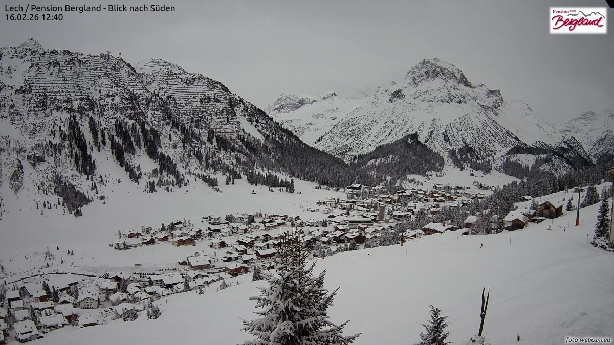 Archiv Foto Webcam Oberlech: Ausblick Pension Bergland