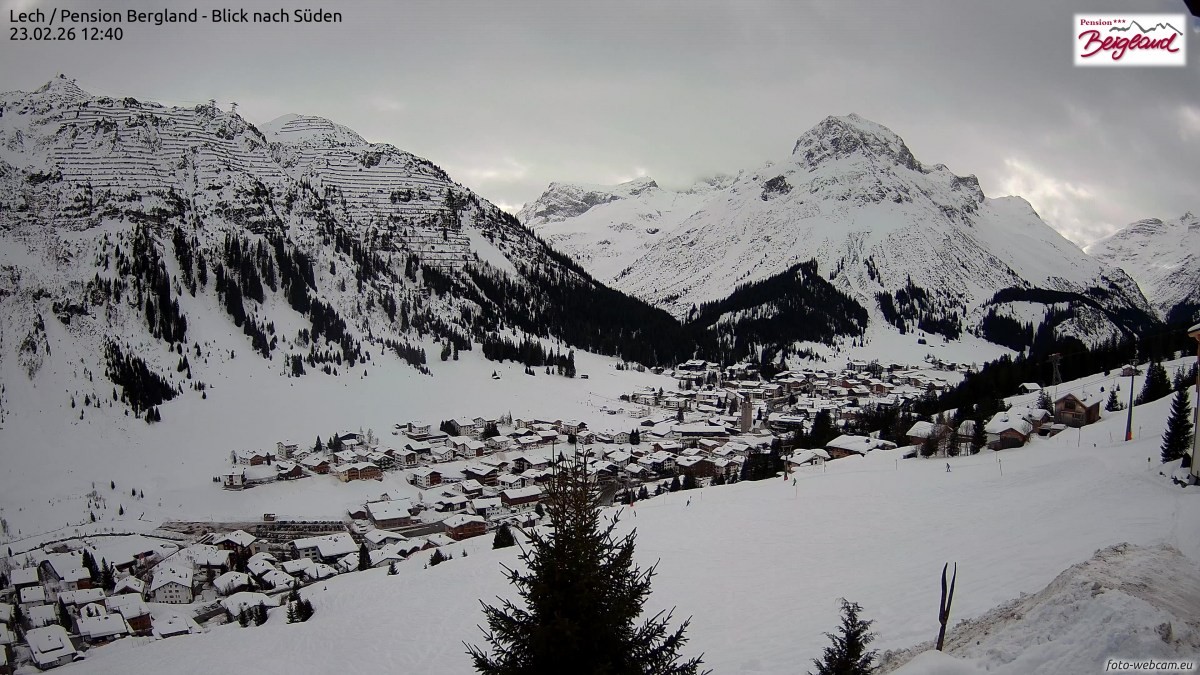 Archiv Foto Webcam Oberlech: Ausblick Pension Bergland