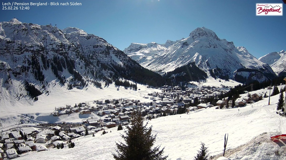 Archiv Foto Webcam Oberlech: Ausblick Pension Bergland