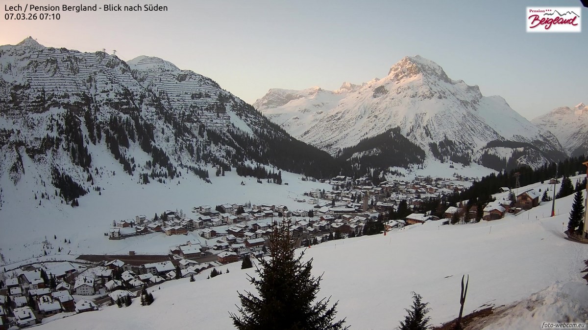 Archiv Foto Webcam Oberlech: Ausblick Pension Bergland