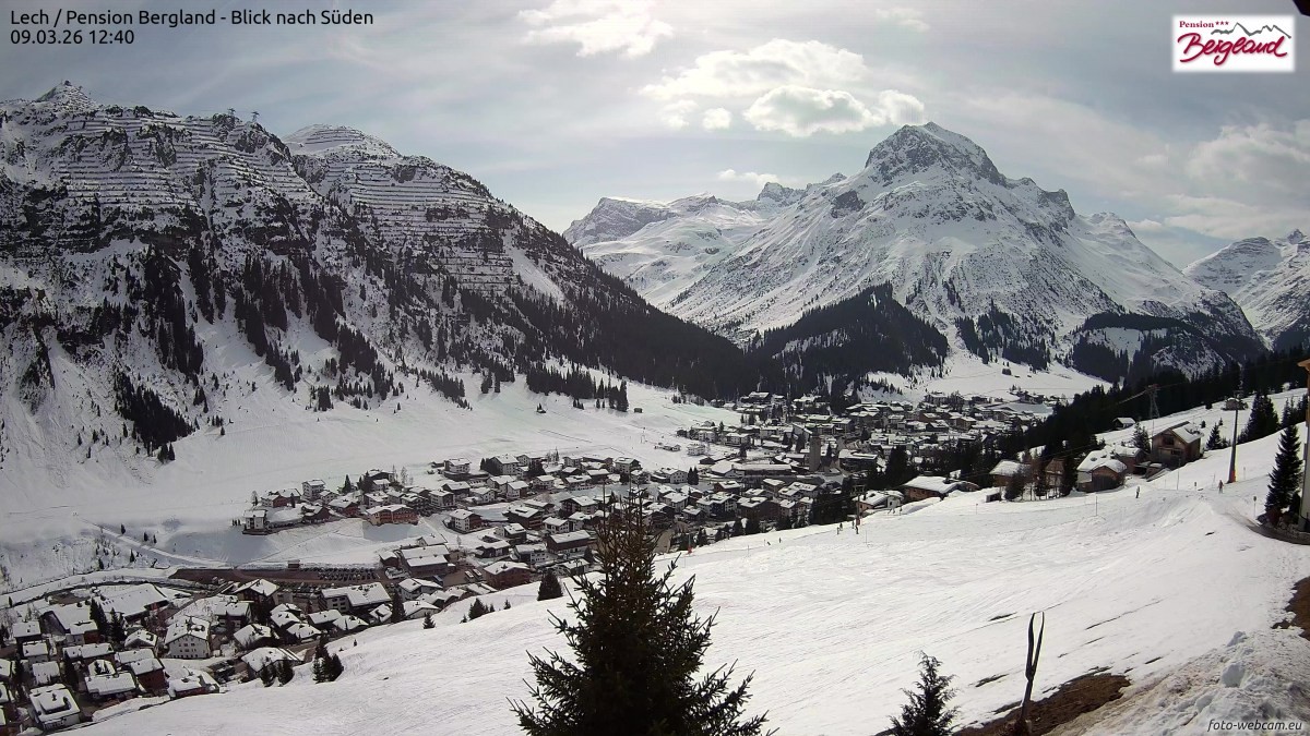 Archiv Foto Webcam Oberlech: Ausblick Pension Bergland