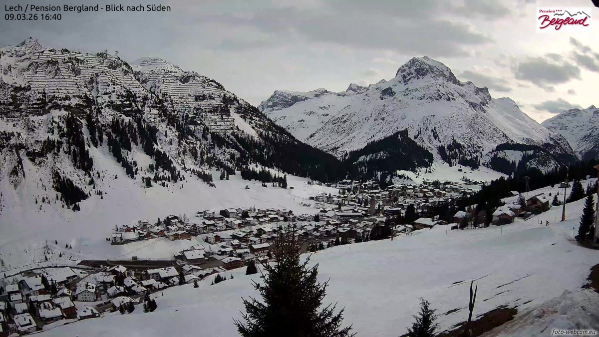 Archiv Foto Webcam Oberlech: Ausblick Pension Bergland