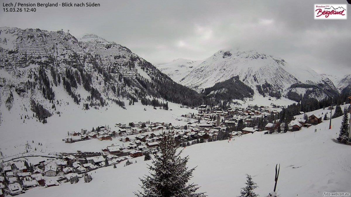 Archiv Foto Webcam Oberlech: Ausblick Pension Bergland