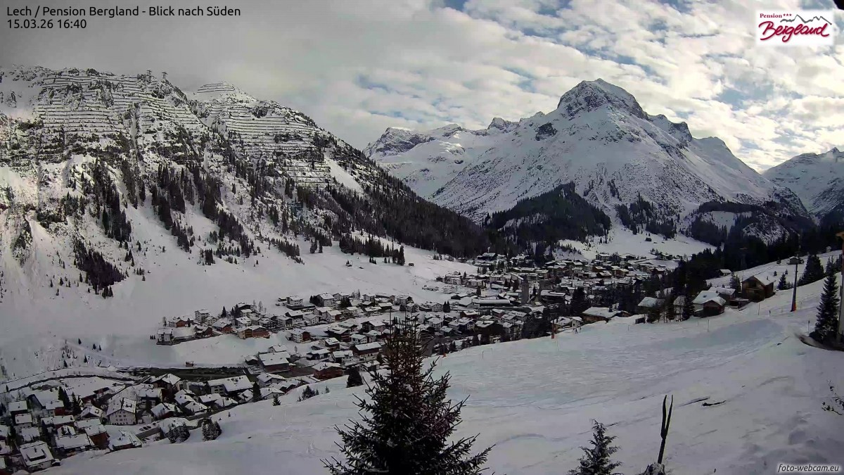 Archiv Foto Webcam Oberlech: Ausblick Pension Bergland