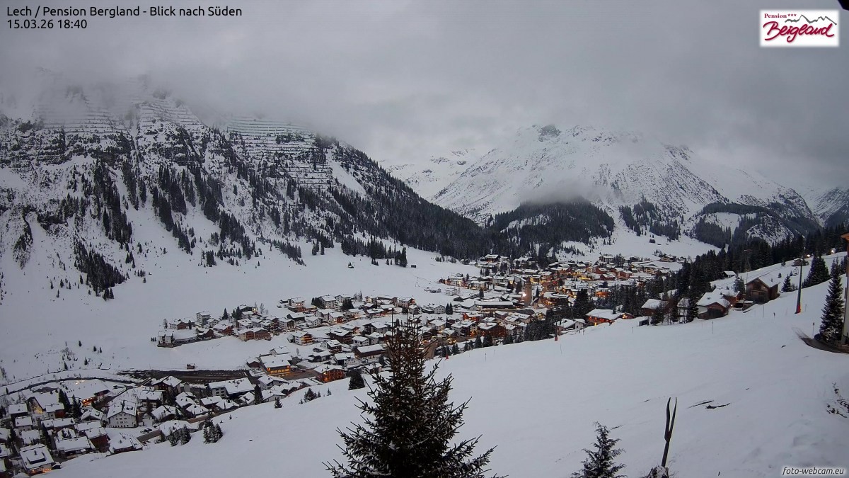 Archiv Foto Webcam Oberlech: Ausblick Pension Bergland