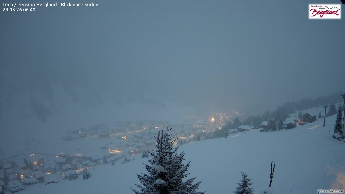 Archiv Foto Webcam Oberlech: Ausblick Pension Bergland
