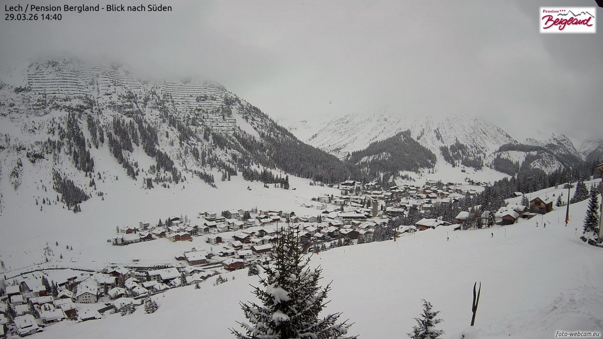 Archiv Foto Webcam Oberlech: Ausblick Pension Bergland