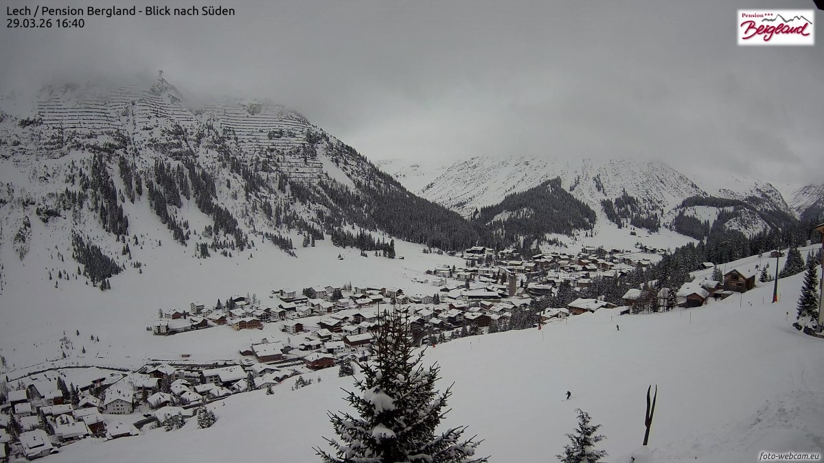 Archiv Foto Webcam Oberlech: Ausblick Pension Bergland