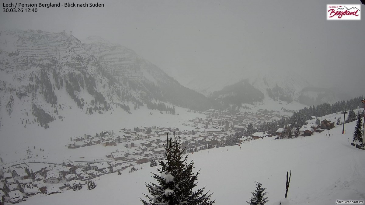 Archiv Foto Webcam Oberlech: Ausblick Pension Bergland