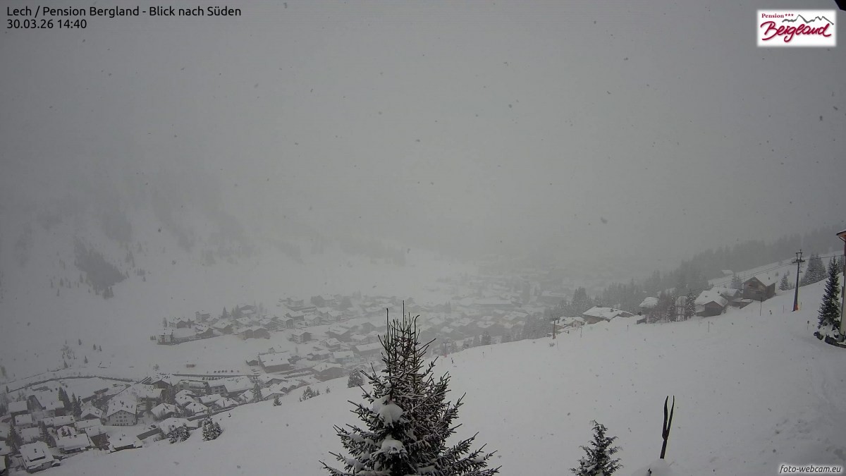 Archiv Foto Webcam Oberlech: Ausblick Pension Bergland