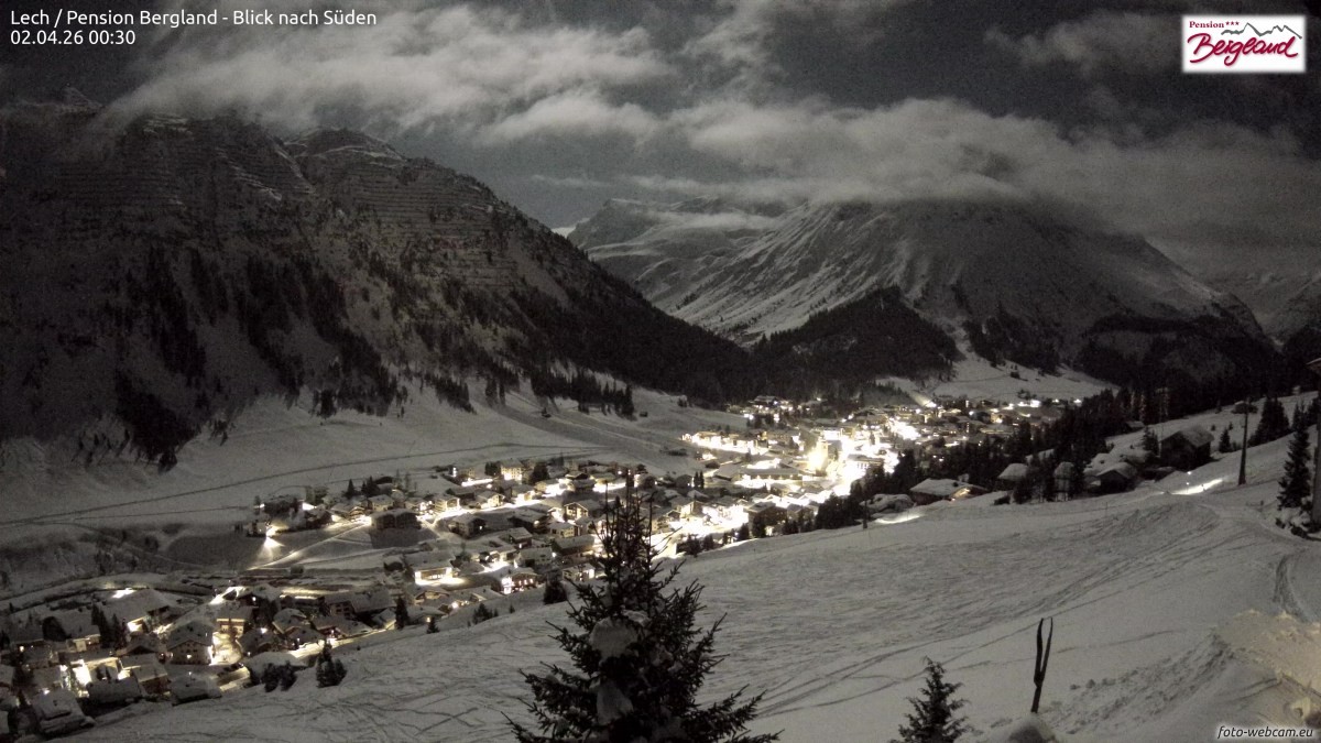 Archiv Foto Webcam Oberlech: Ausblick Pension Bergland
