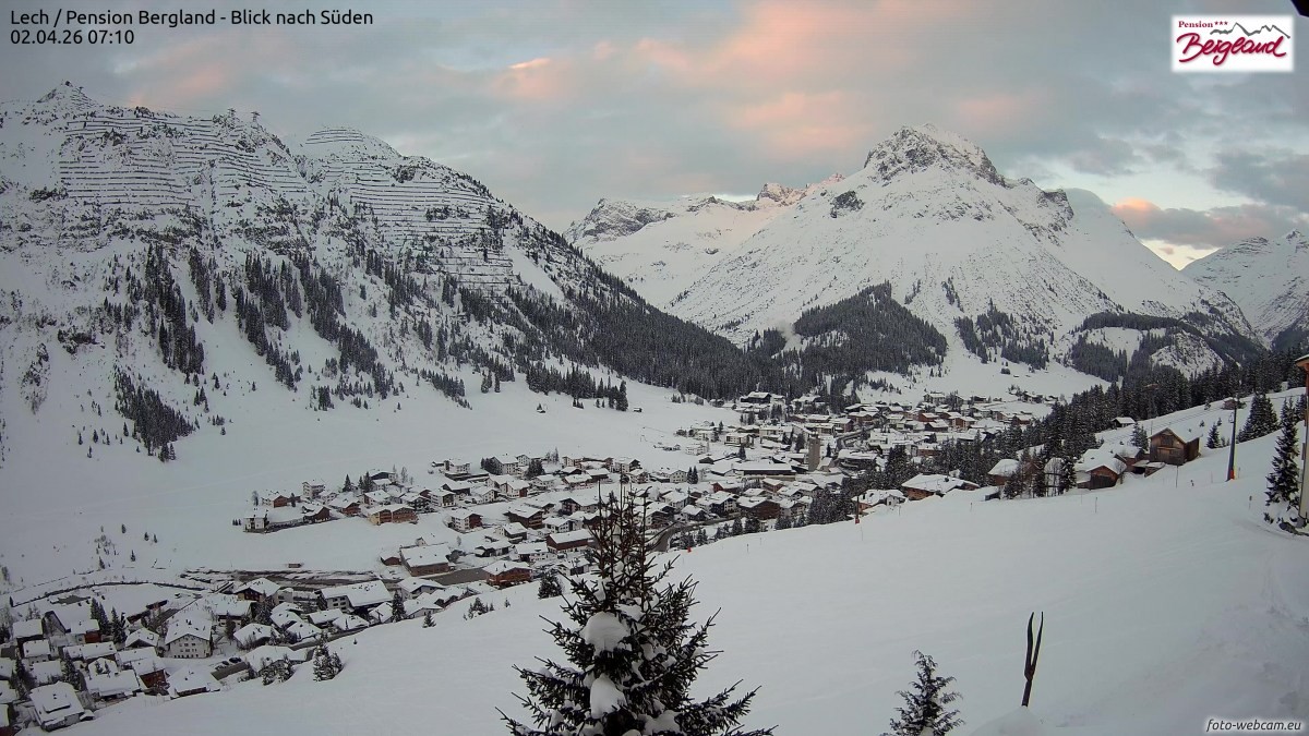 Archiv Foto Webcam Oberlech: Ausblick Pension Bergland