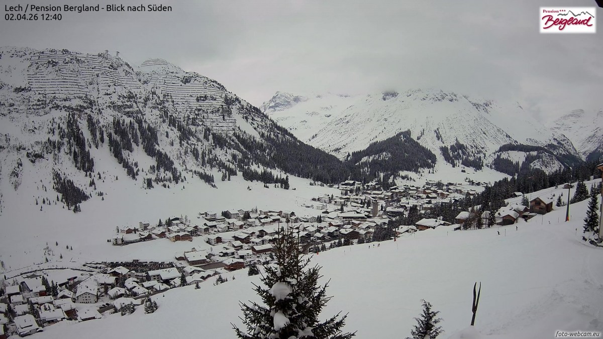 Archiv Foto Webcam Oberlech: Ausblick Pension Bergland
