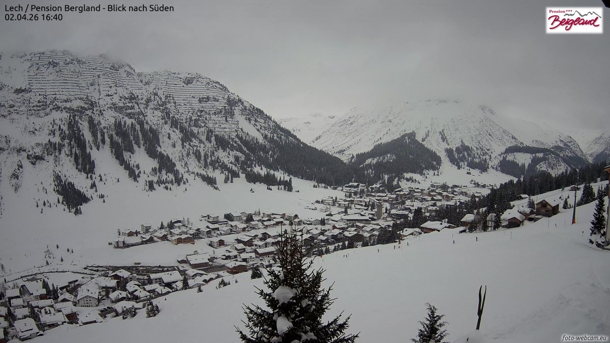 Archiv Foto Webcam Oberlech: Ausblick Pension Bergland