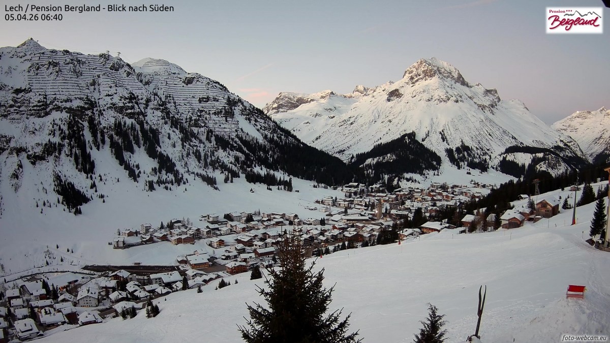 Archiv Foto Webcam Oberlech: Ausblick Pension Bergland