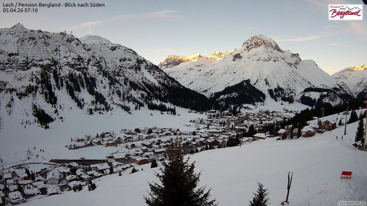 Archiv Foto Webcam Oberlech: Ausblick Pension Bergland